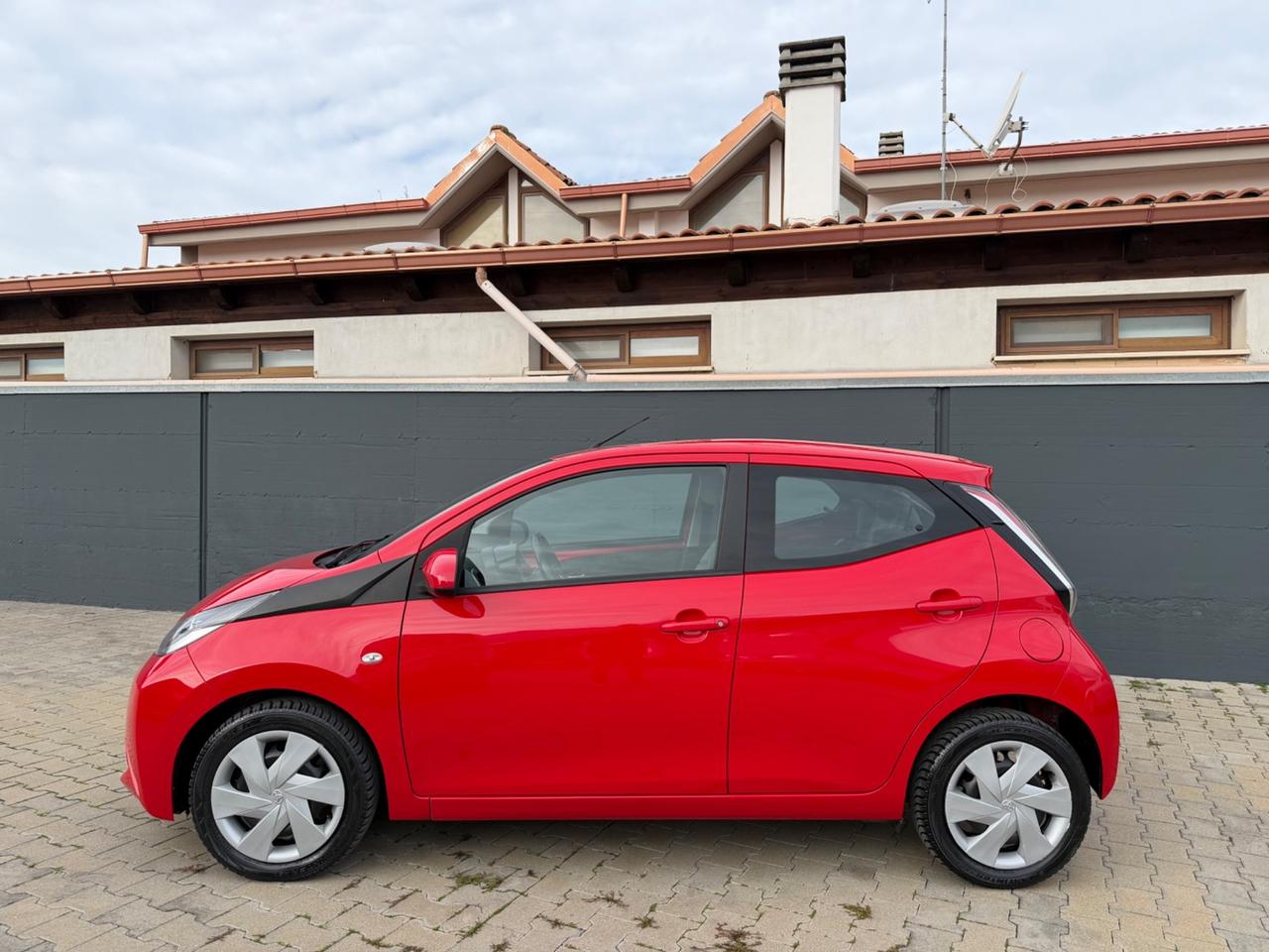 Toyota Aygo 1.0 69 CV 5 porte x-play - 2017