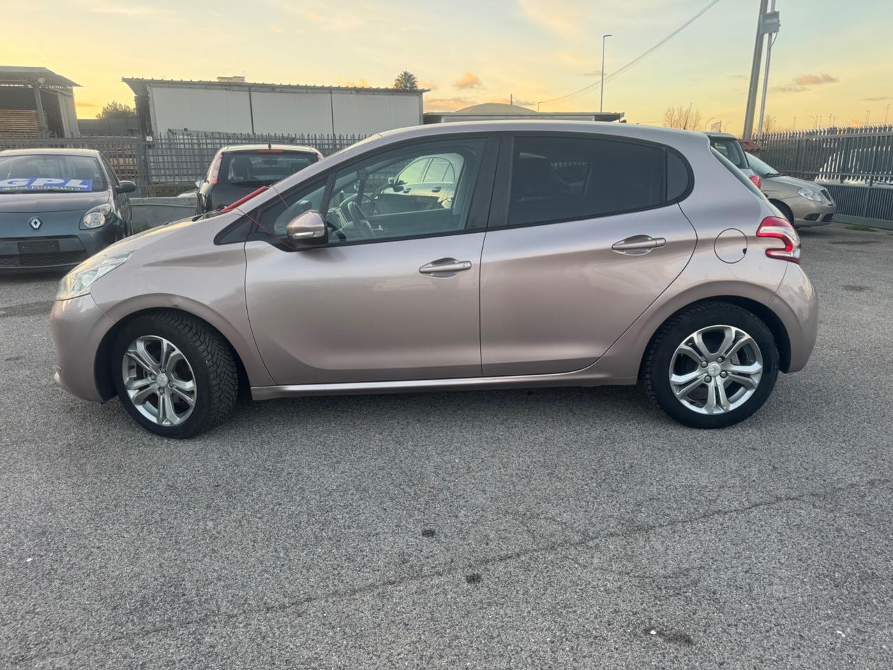 Peugeot 208 1.4 HDi 68 CV 5 porte Allure