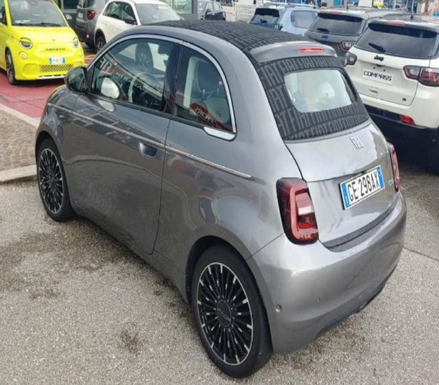 FIAT 500C Cabrio 42 kWh La Prima 320 Km autonomia