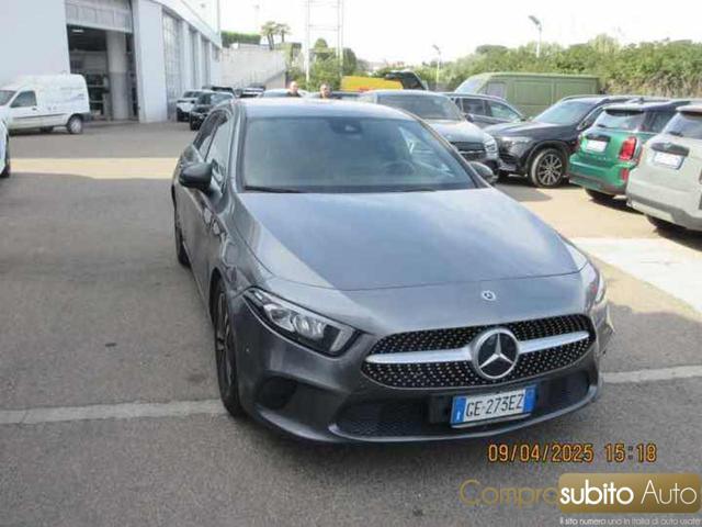 MERCEDES-BENZ A 180 d Automatic Premium
