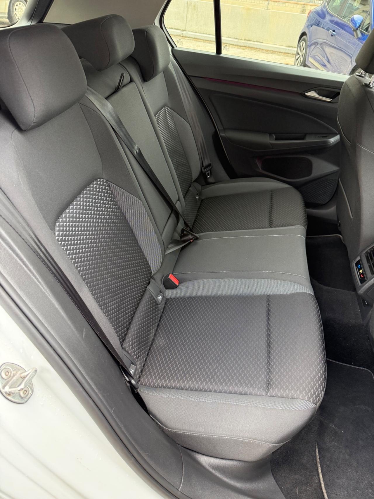 Volkswagen Golf 8 2.0 TDI DSG SCR CON GANCIO TRAINO