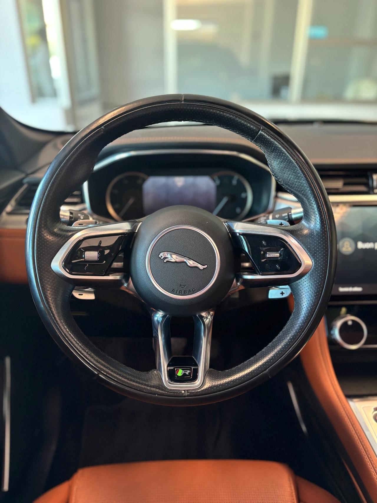 Jaguar F-Pace 2.0d i4 R-Dynamic Black awd 204cv*SERVICE