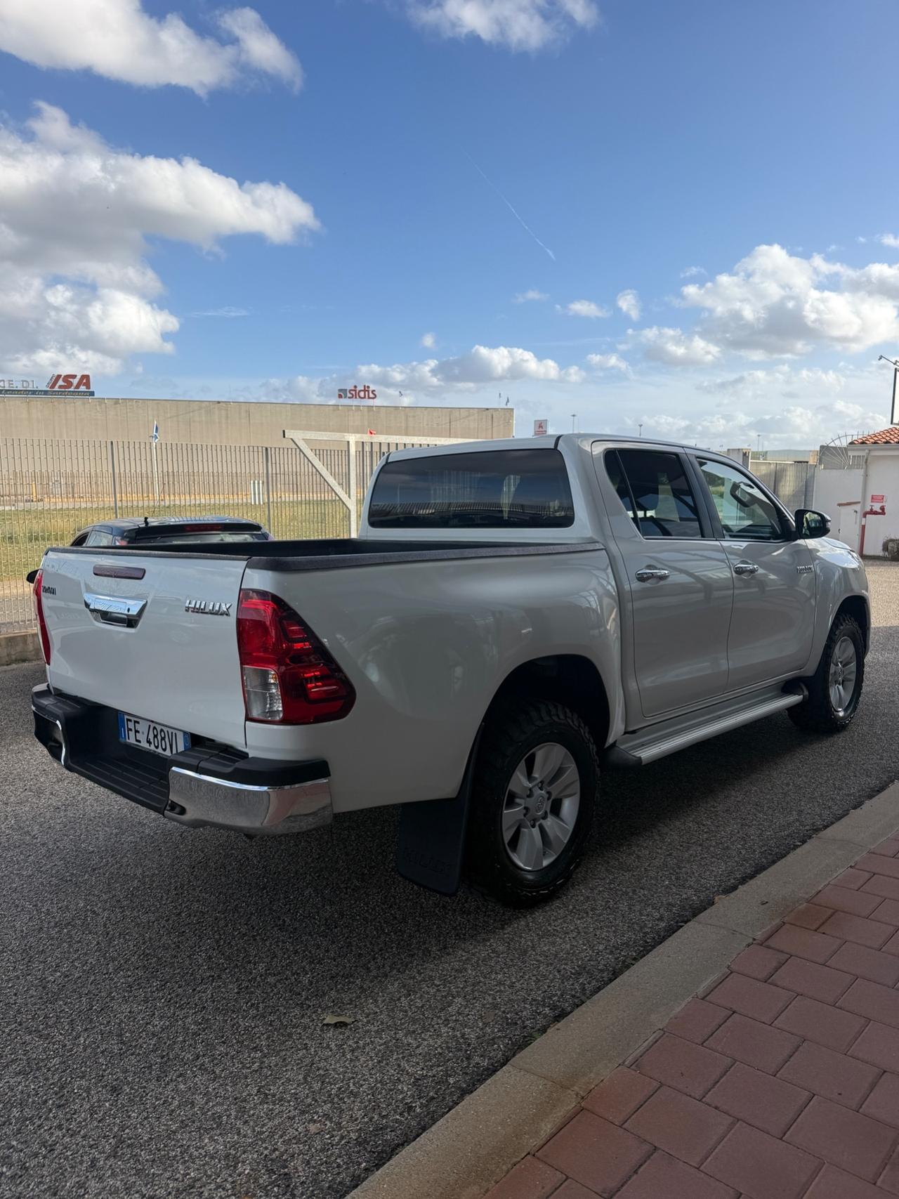 Toyota Hilux 2.4 D-4D 4WD Lounge my16"
