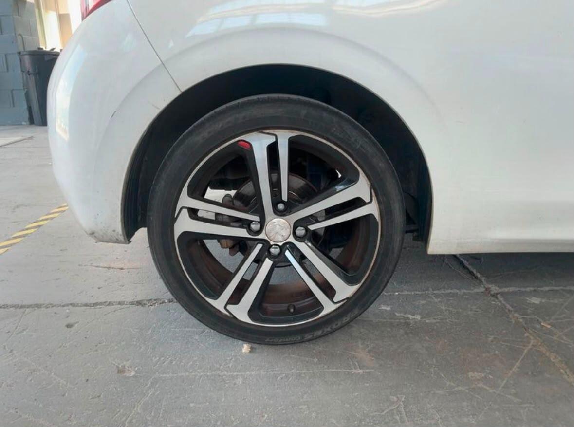 Peugeot 208 BlueHDi 100 3 porte GT Line