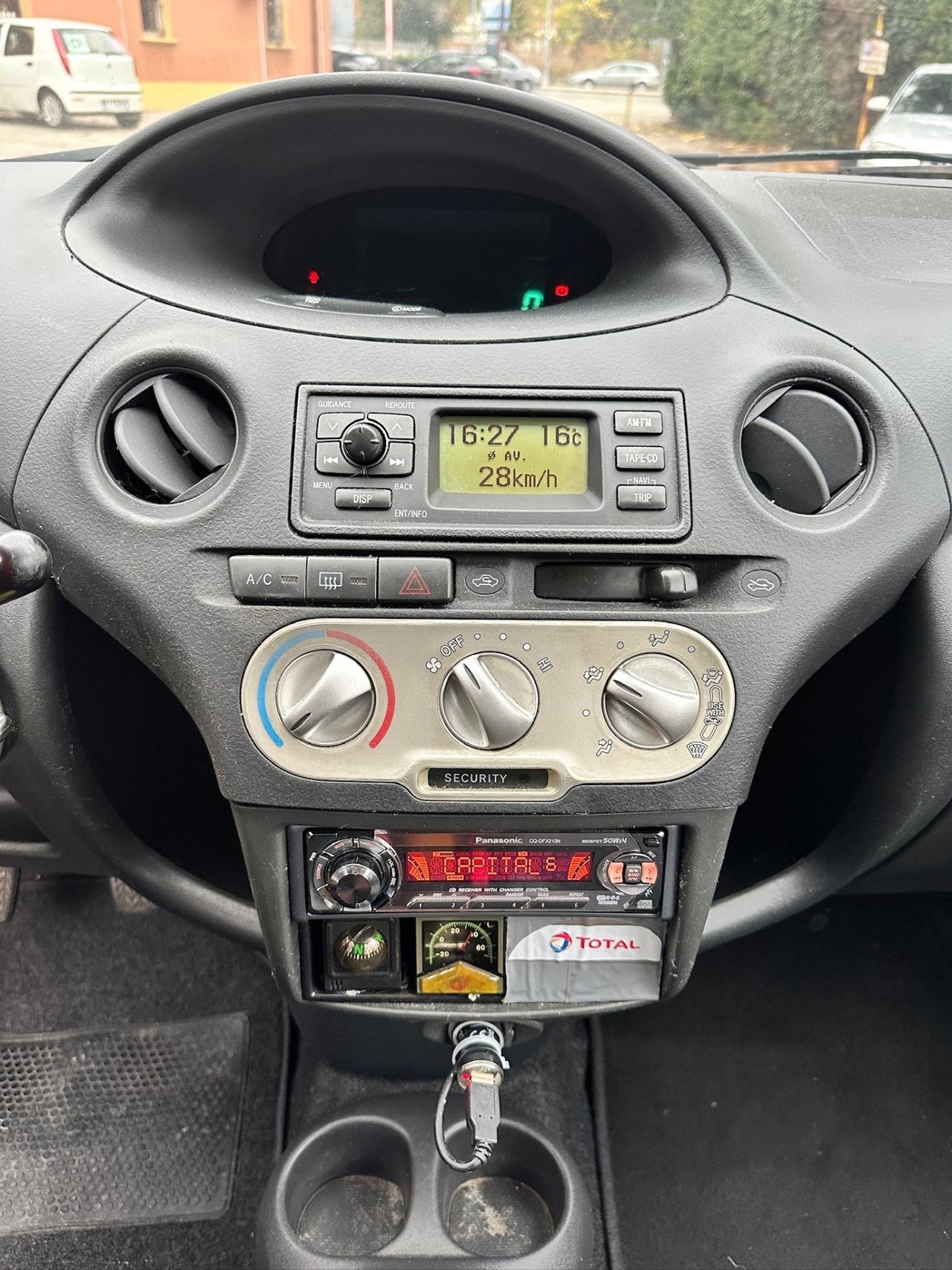 Toyota Yaris 1.0i 16V cat 5 porte Sol X Neopatentati