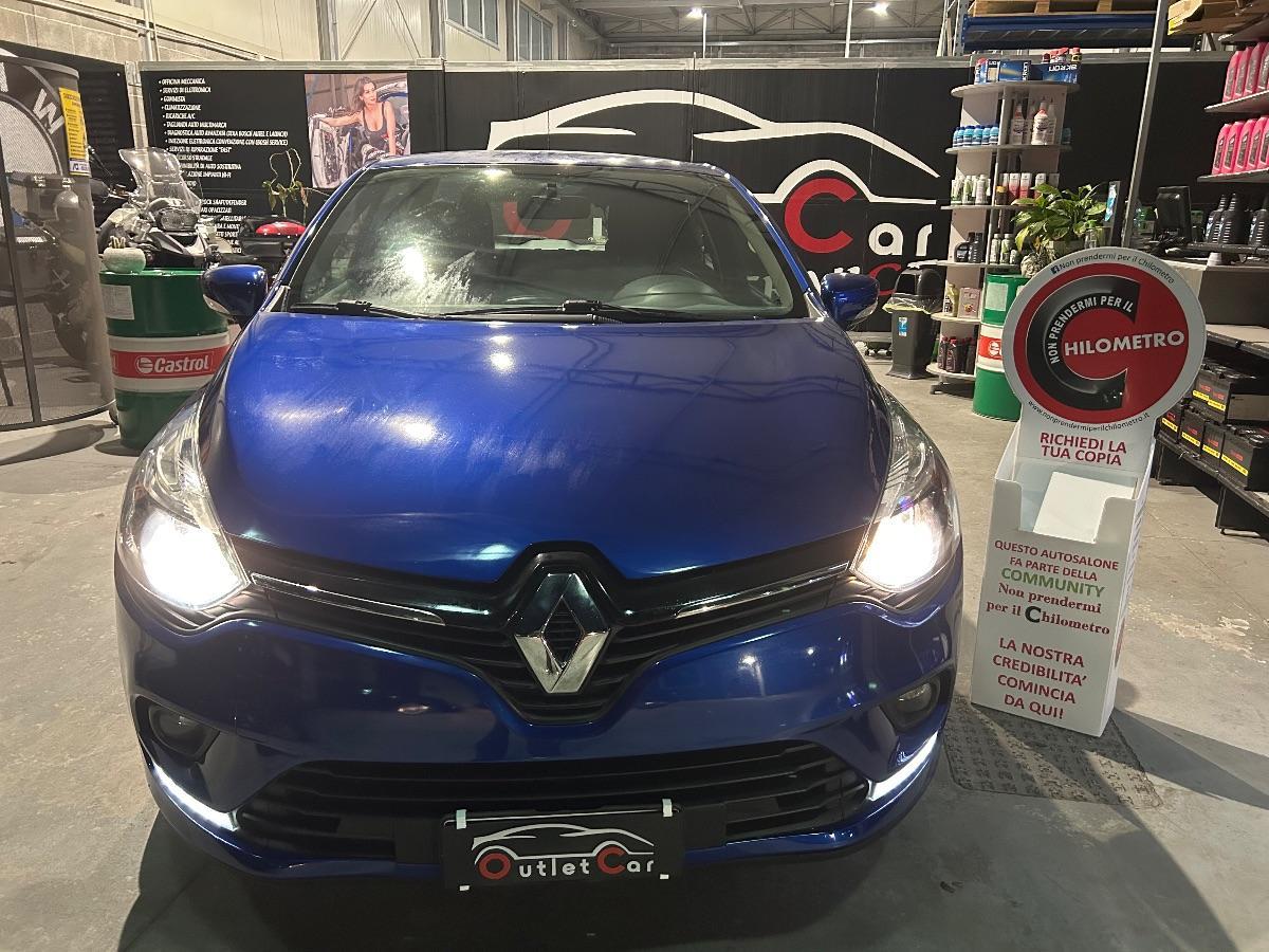 RENAULT - Clio - dCi 8V 90CV 5p. Moschino Intens