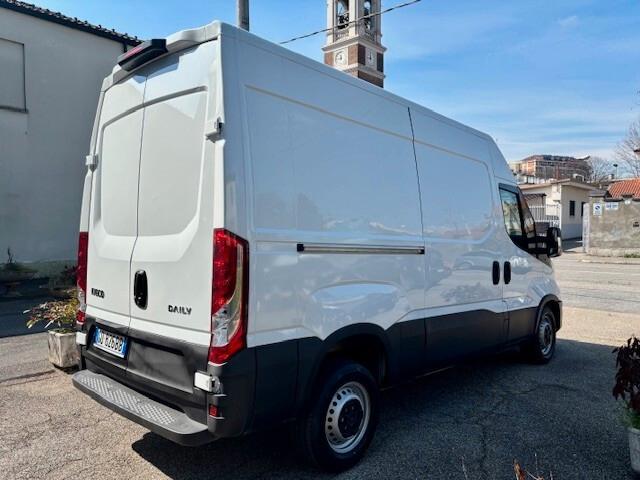 IVECO DAILY 35 S12 L2 H2 (SOLO 37.000 km)