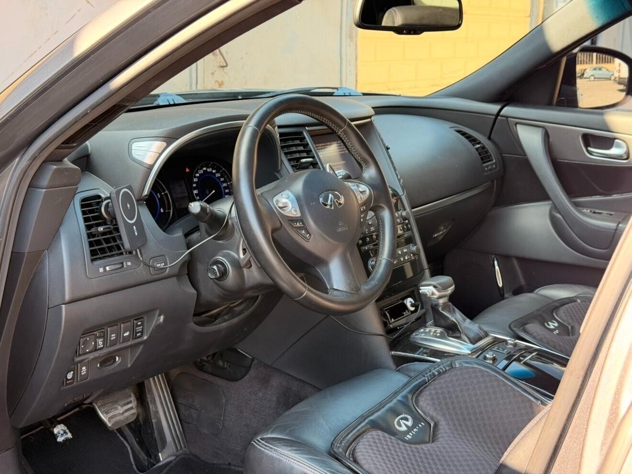 Infiniti QX70 3.0 diesel V6 AT Ultimate