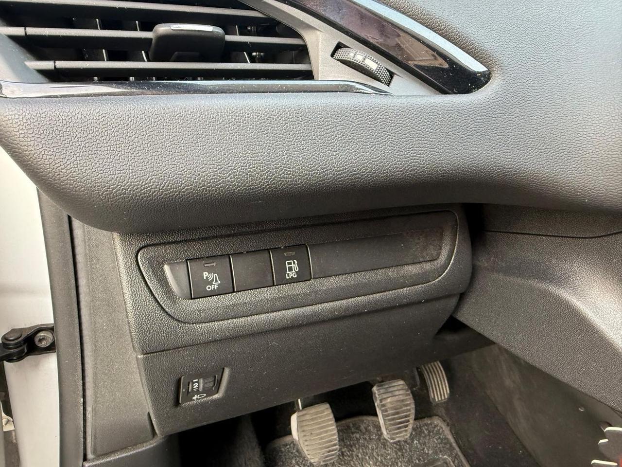 Peugeot 208 Active 1.2 PureTech 82 LPG #5818