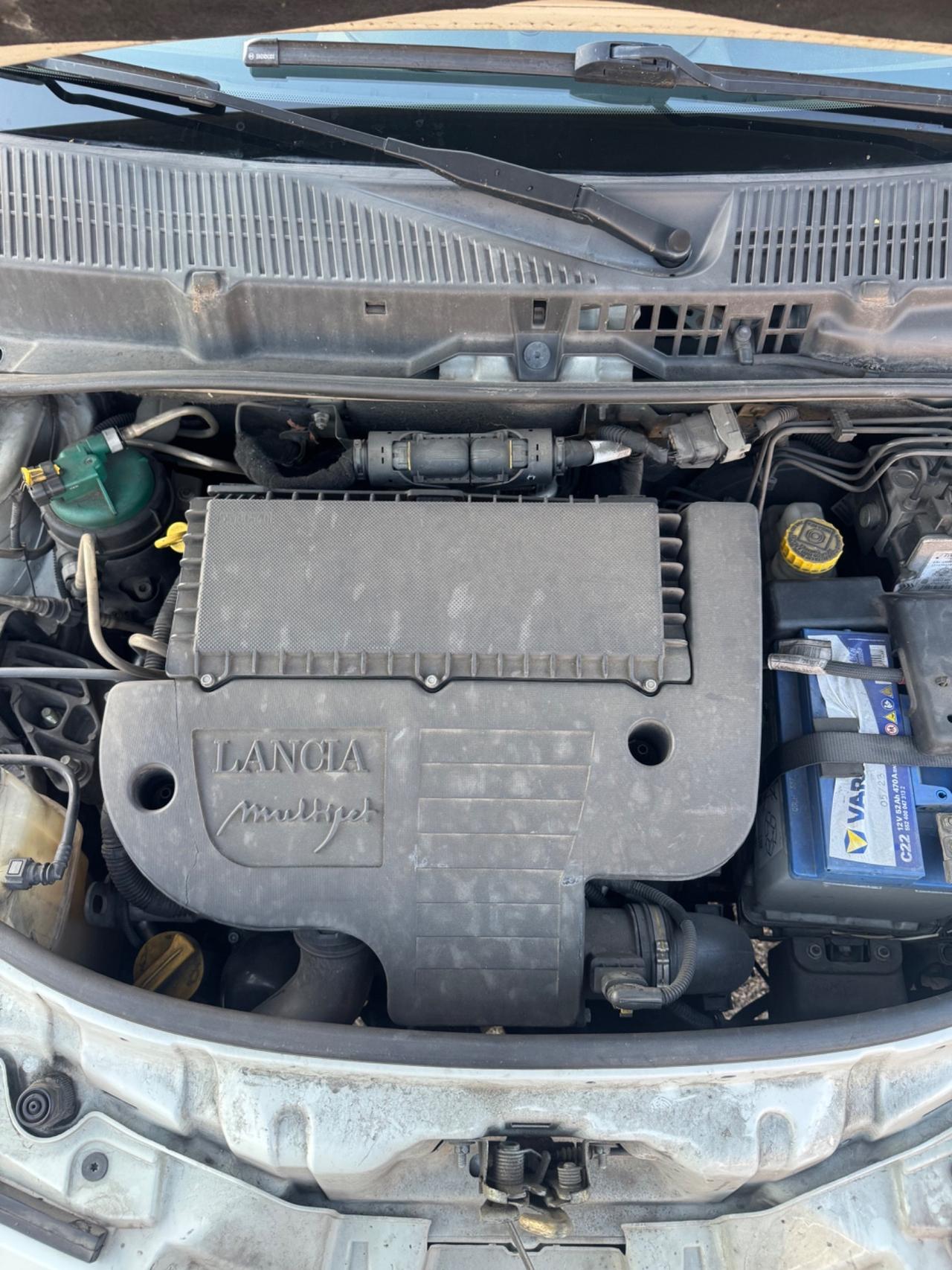 Lancia Ypsilon 1.3 MJT 75 CV Platino