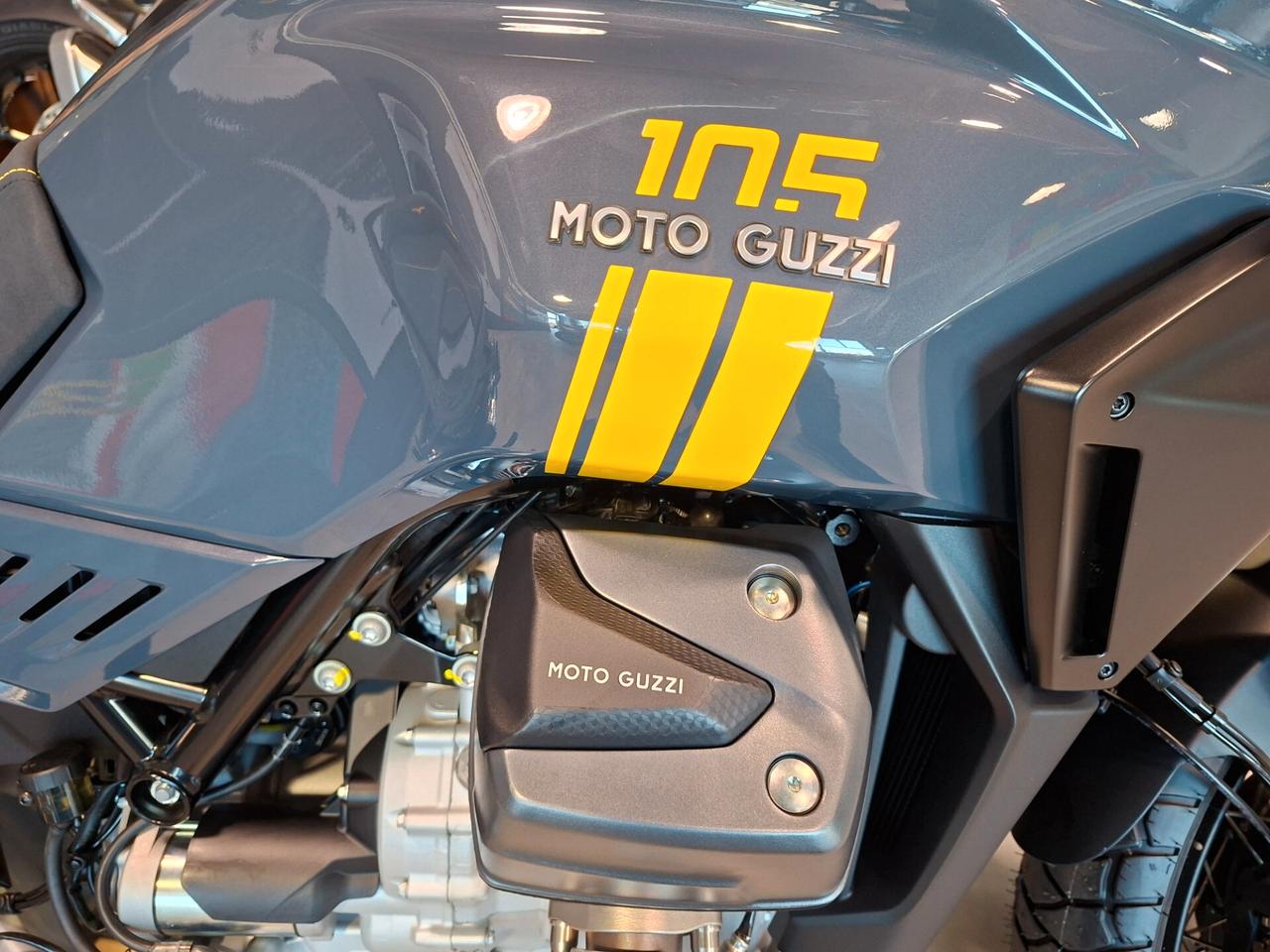 Moto Guzzi Stelvio Livrea 105 anniversario