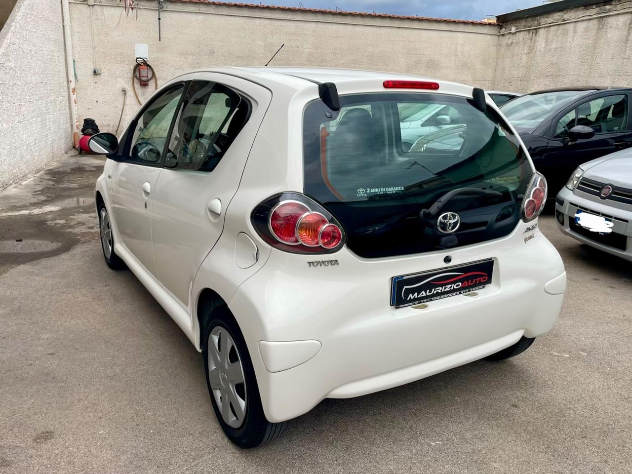 Toyota Aygo 1.0 12V VVT-i 5 porte Sol Connect navigatore