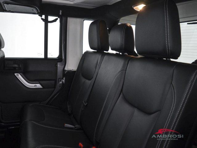 JEEP Wrangler Unlimited 2.8 CRD DPF Sahara Auto