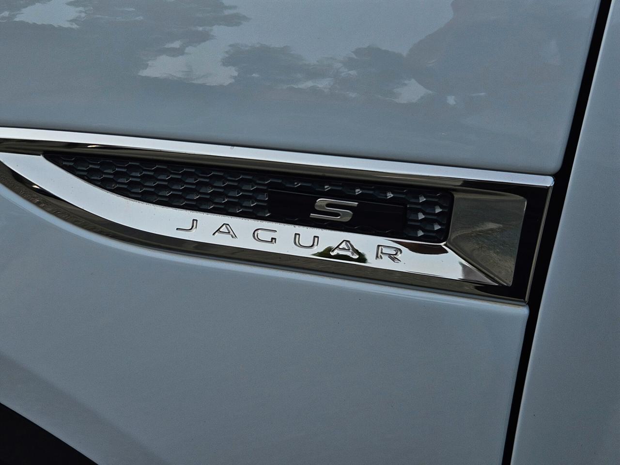 Jaguar E-Pace 2.0 249 CV AWD aut. R-Dynamic S 13 Mila km