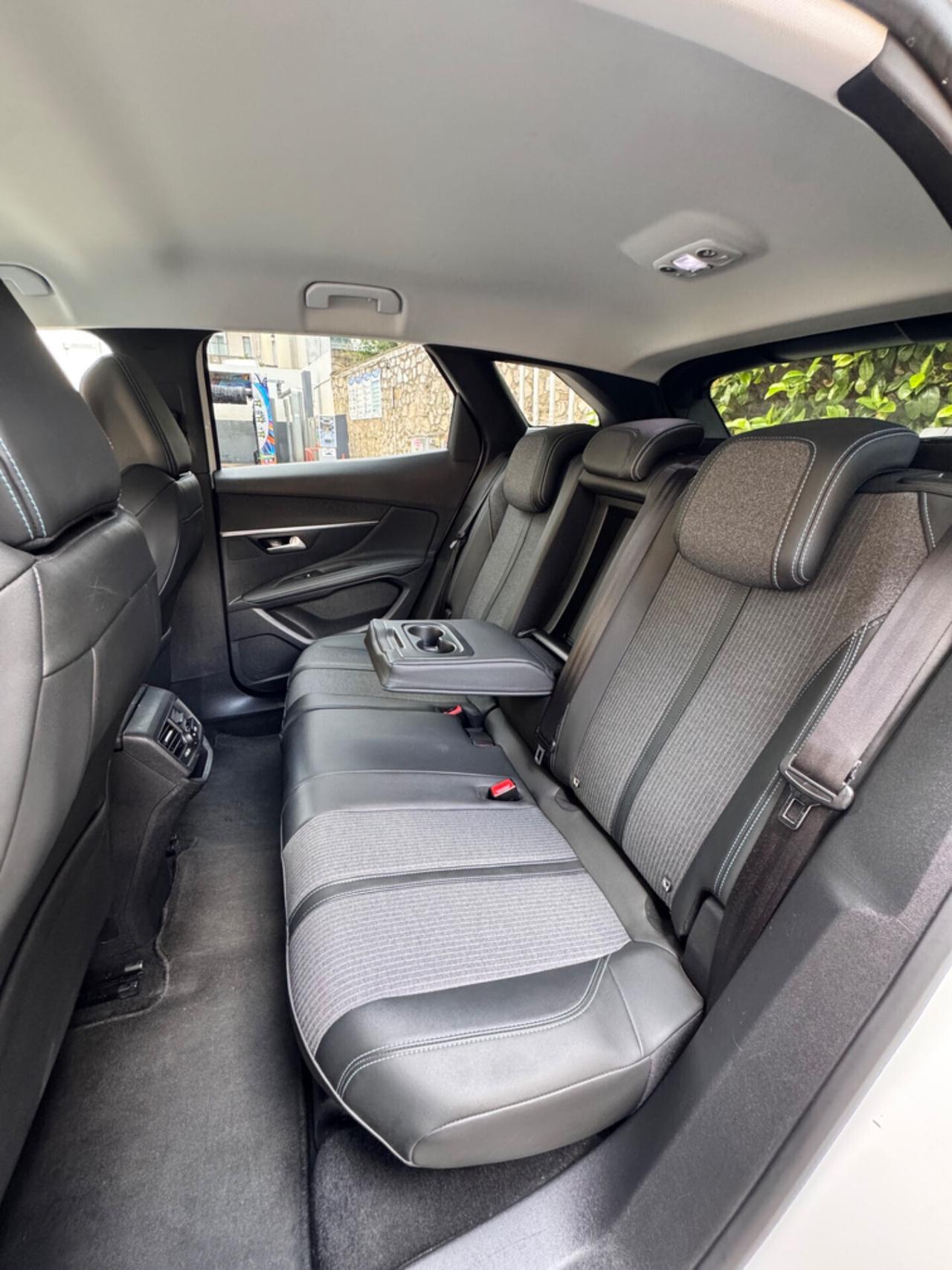 Peugeot 3008 BlueHDi 130 S&S EAT8 Allure
