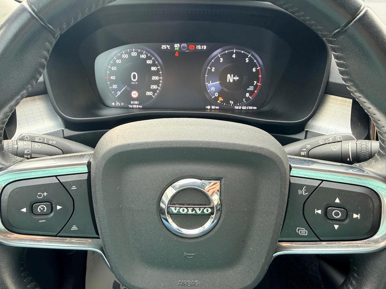 Volvo XC40 T3 Momentum 163CV My21
