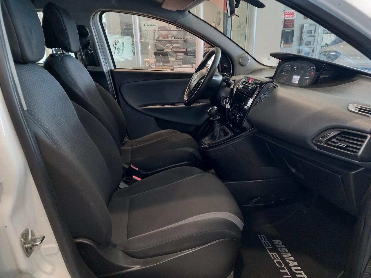 Lancia Ypsilon 1.2 69 CV 5 porte Silver