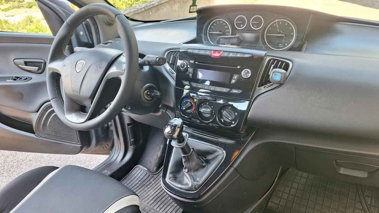 Lancia Ypsilon 0.9 TwinAir 85 CV 5 porte Metano Ecochic Elefantino