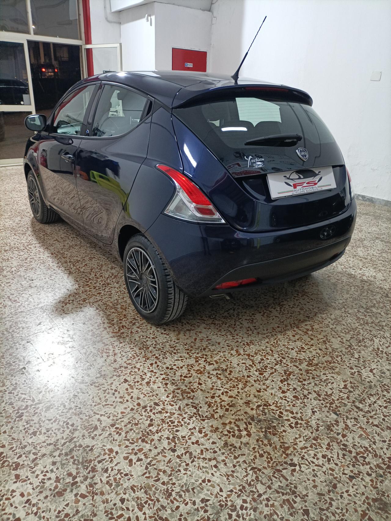 Lancia Ypsilon 1.2 69 CV 5 porte S&S Platinum