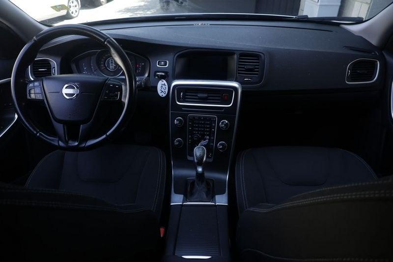 Volvo S60 Volvo S60 D3 Geartronic R-design Momentum 100KW ANNO 2014