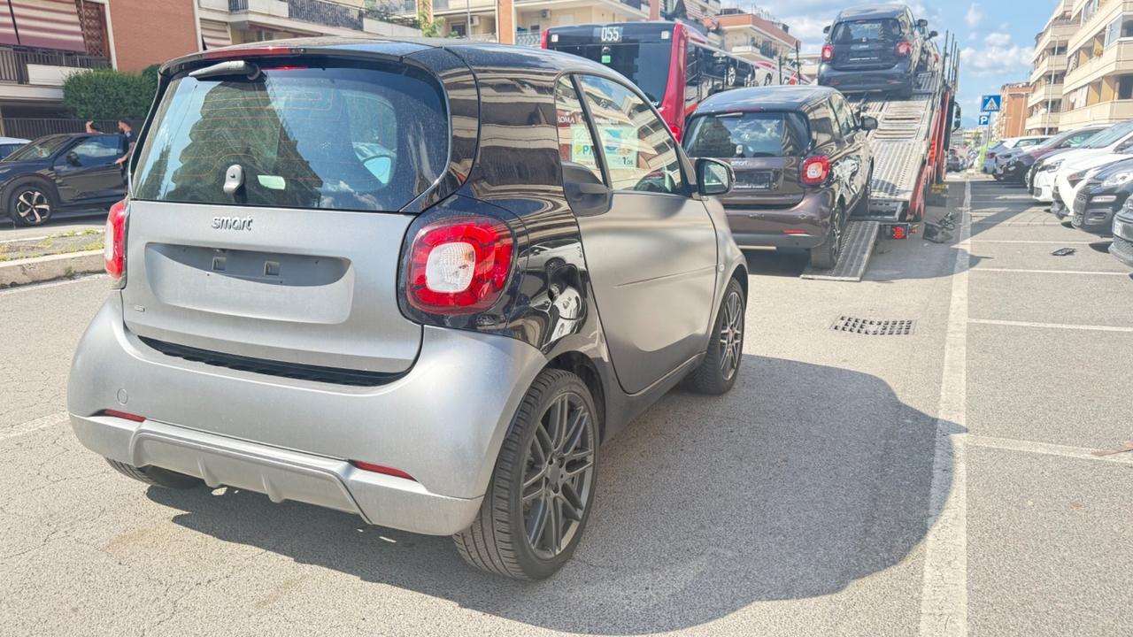 Smart ForTwo BRABUS 0.9 Turbo twinamic LED NAVI KAMERA PDC BLUETOOTH CERCHI 17