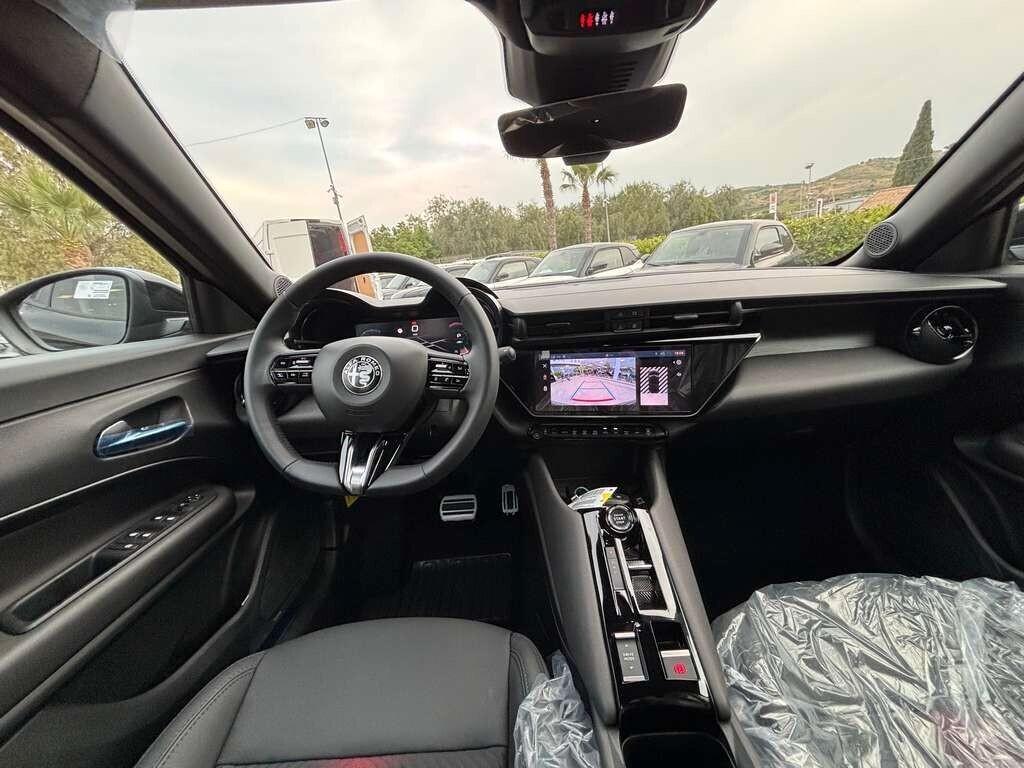 Alfa Romeo Junior 1.2 145 CV Hybrid eDCT6 Ti rent to buy
