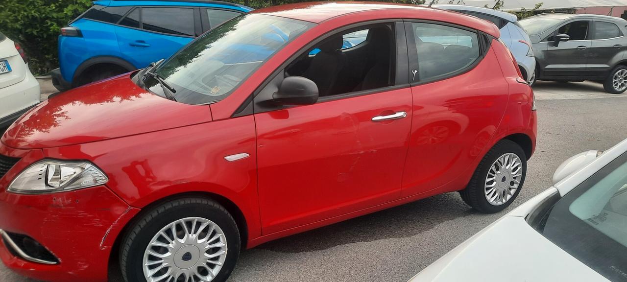 Lancia Ypsilon 1.2 69cv benzina anno 2015