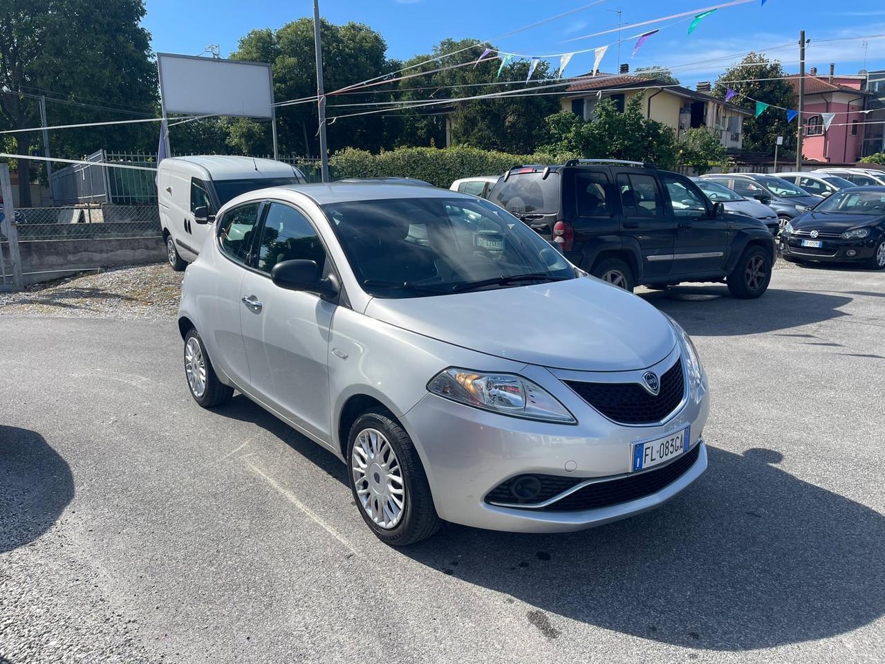 Lancia Ypsilon 1.2 69 CV 5 porte Gold