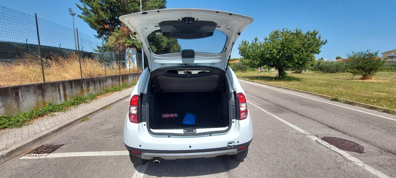 DUSTER 1,6 GPL DI SERIE CASA MADRE NAVIGATORE TELEFONO SENSORI FULL FULL 110 CV