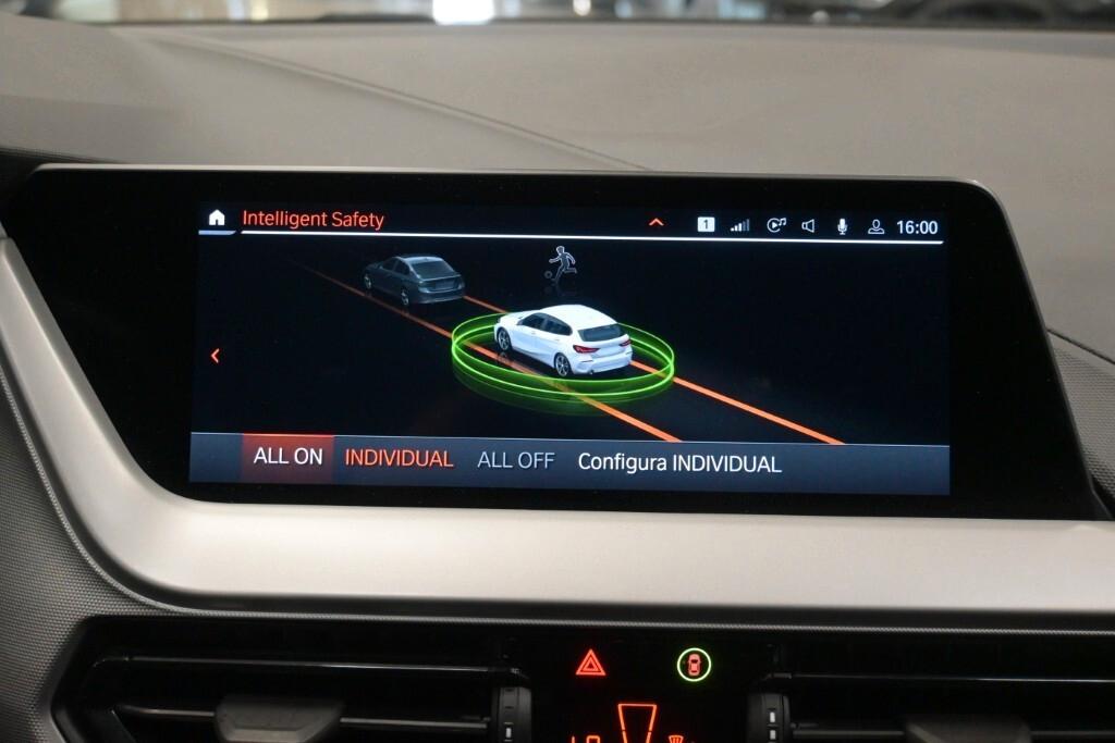 Bmw 116 116d 5p. Business Advantage