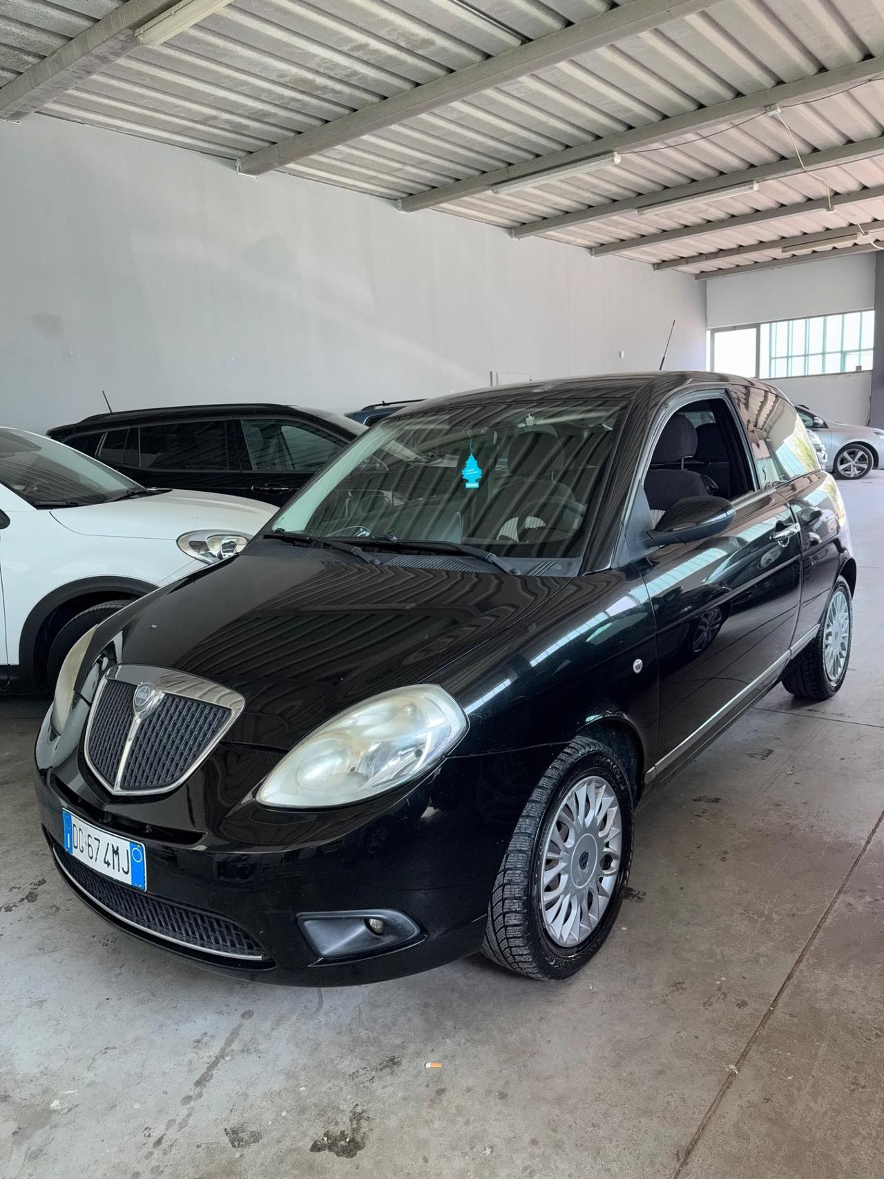 Lancia Ypsilon 1.3 MJT 90 CV Platino