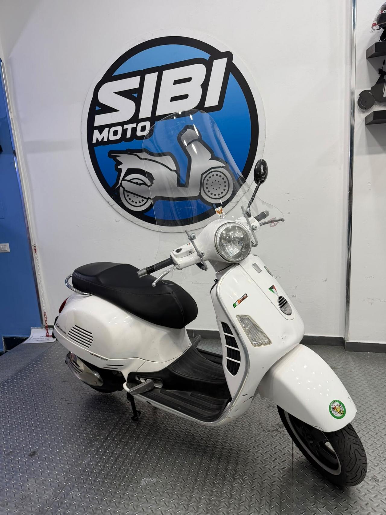 Piaggio Vespa 300 GTS