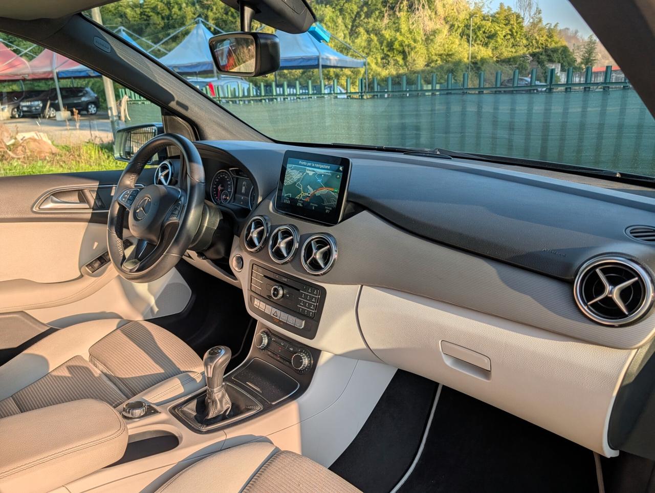 Mercedes-benz B 180 Premium