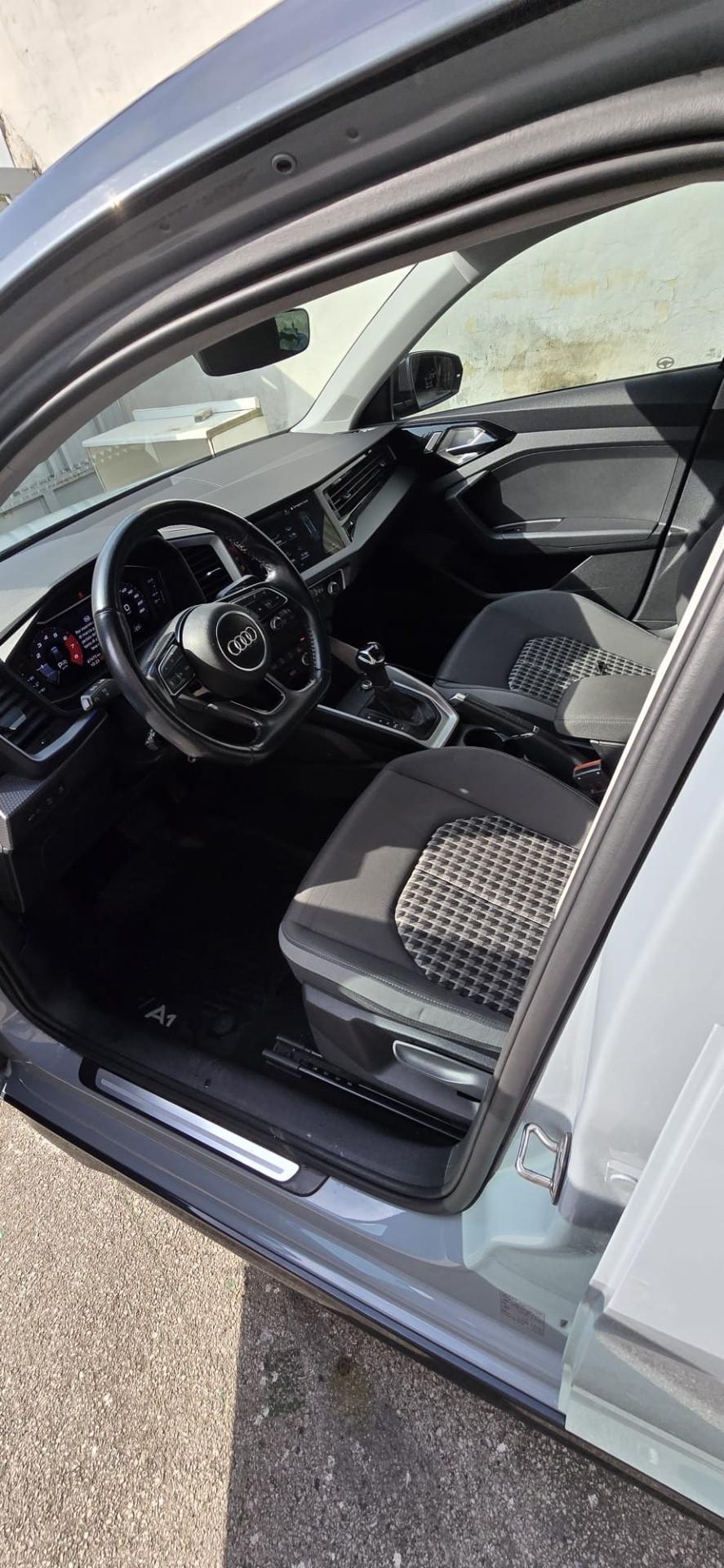 Audi A1 citycarver 30 TFSI S tronic Identity Contrast