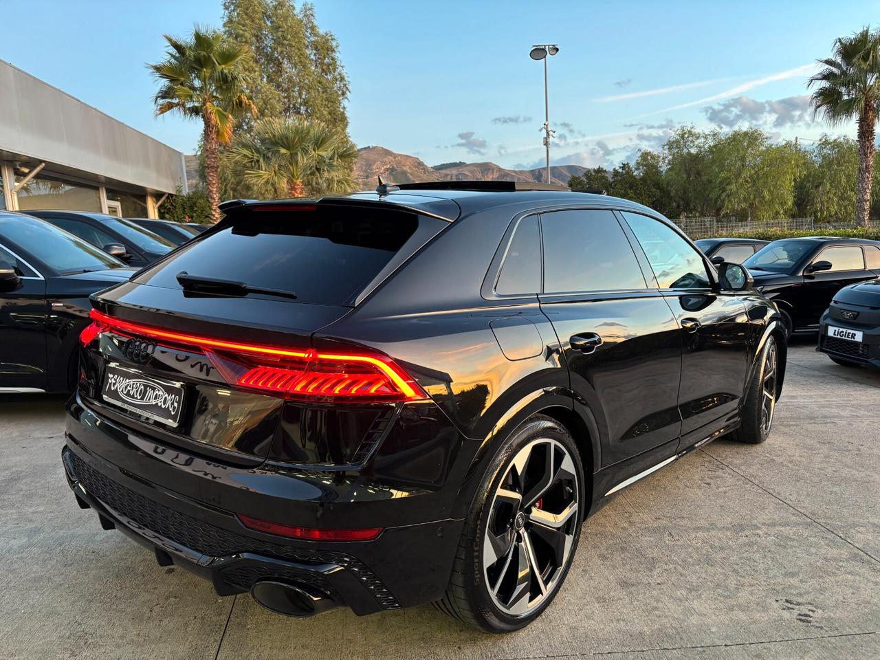 Audi Q8 RS TFSI V8 quattro tiptronic