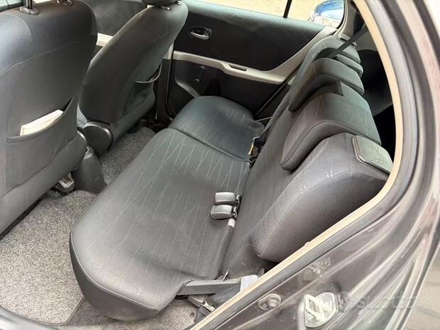TOYOTA YARIS 1.4 D 5 PORTE NAVI "PERFETTA"