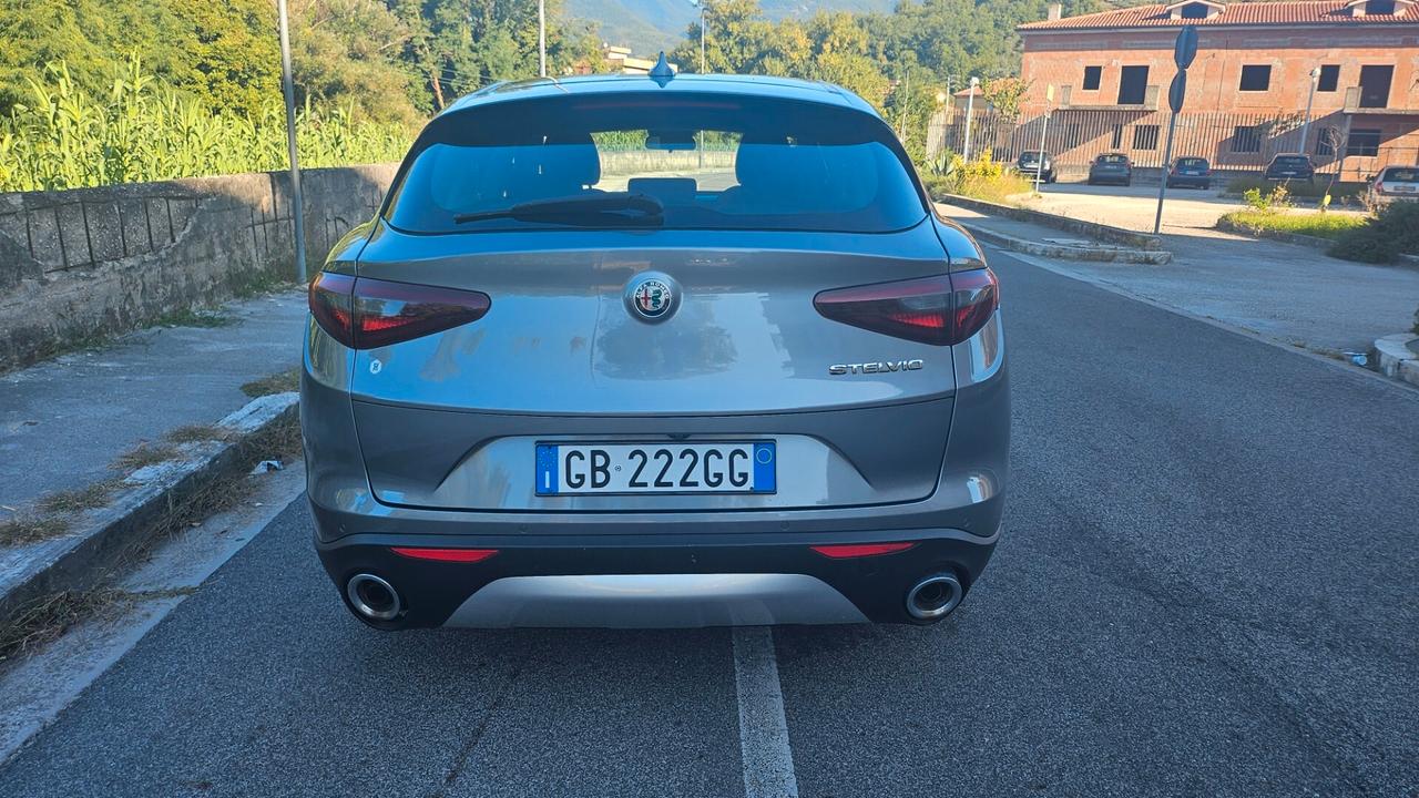 Alfa Romeo Stelvio 2.2 Turbodiesel 160 CV AT8 RWD