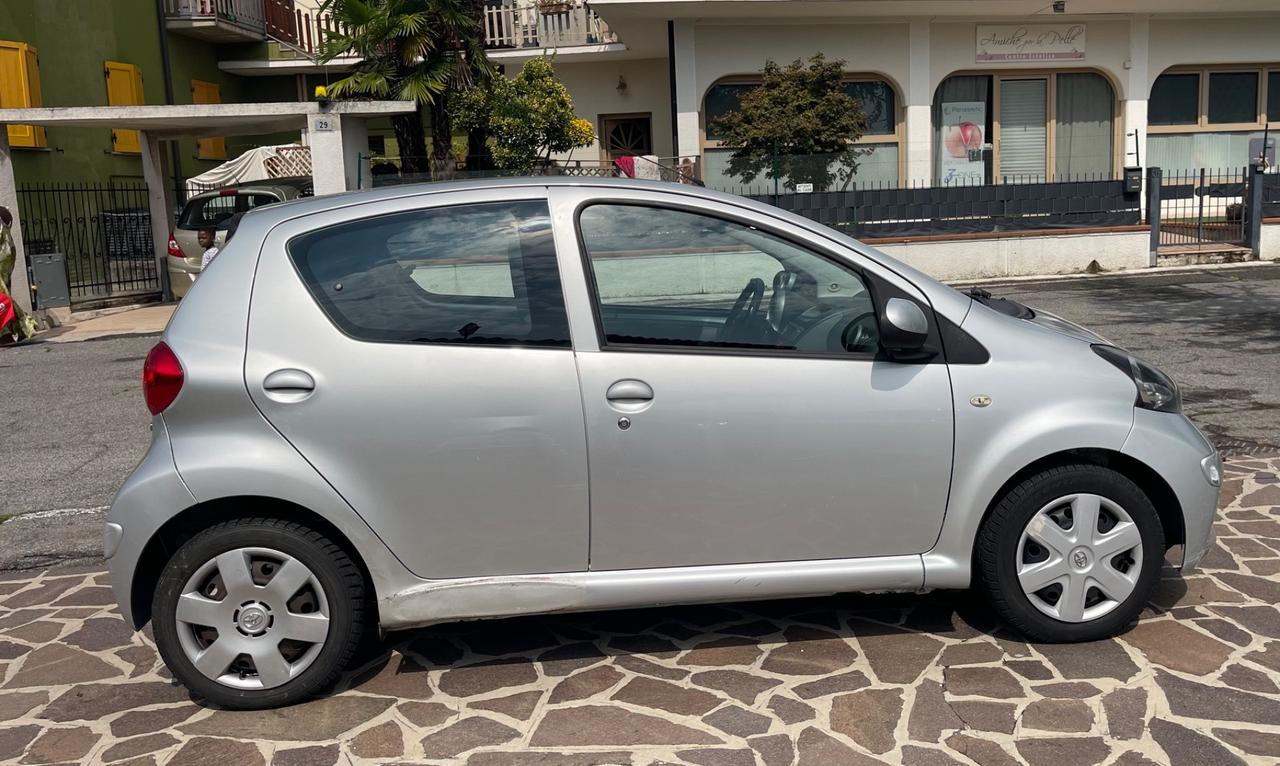 Toyota Aygo 1.4 turbodiesel 5 porte Sol