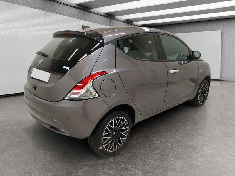 Lancia Ypsilon 1.0 firefly hybrid Platino s&s 70cv