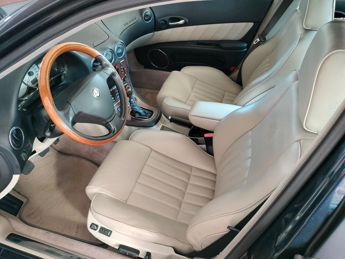 Alfa Romeo 166 2.5i V6 24V cat Distinctive