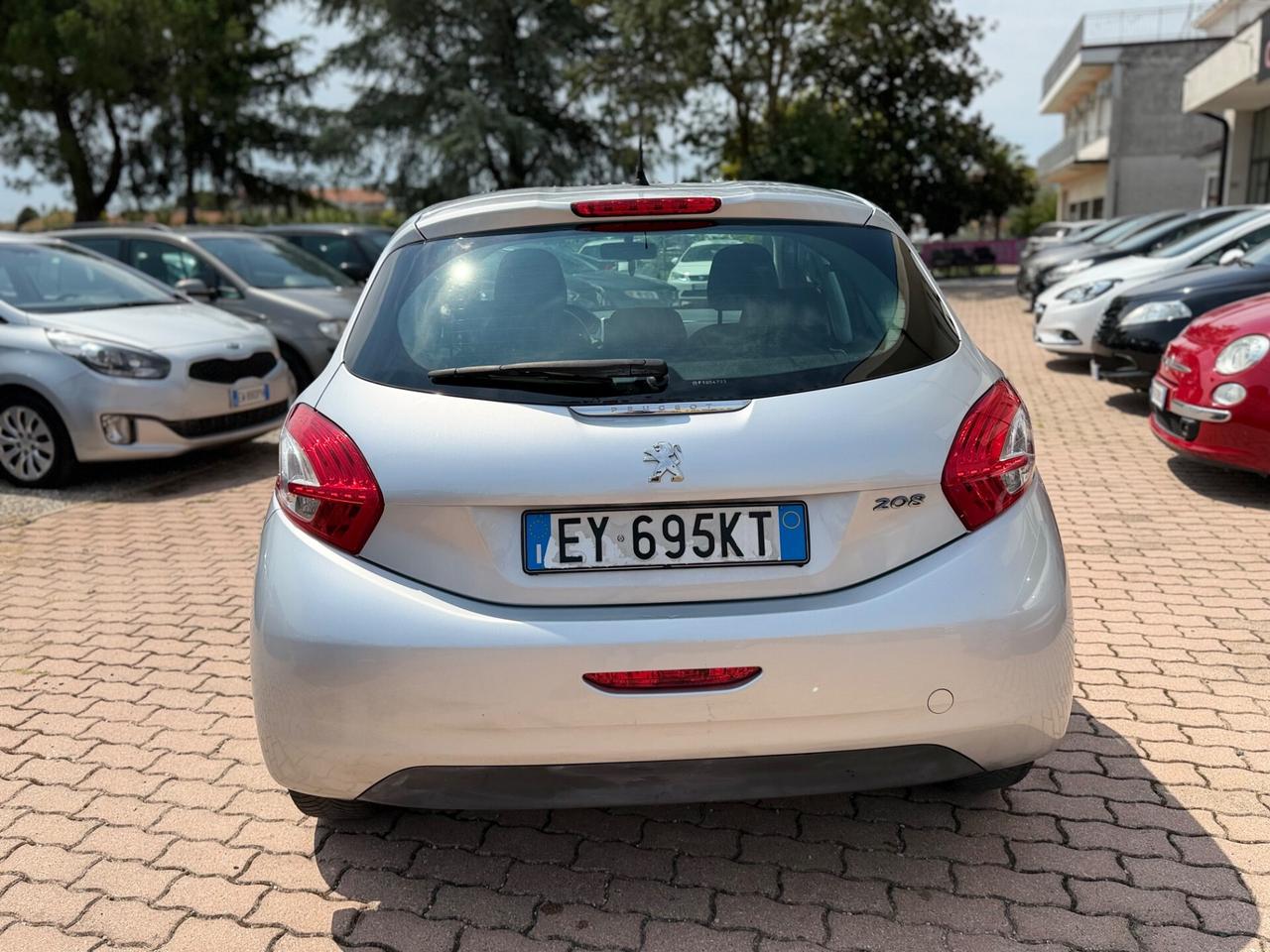 Peugeot 208 1.4 HDi 68 CV 5 porte Allure