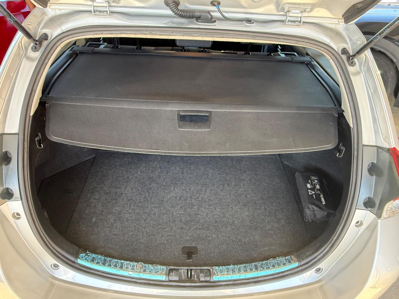 Auris Touring Sports 1.8 Hybrid Lounge-70 mila km -unipro