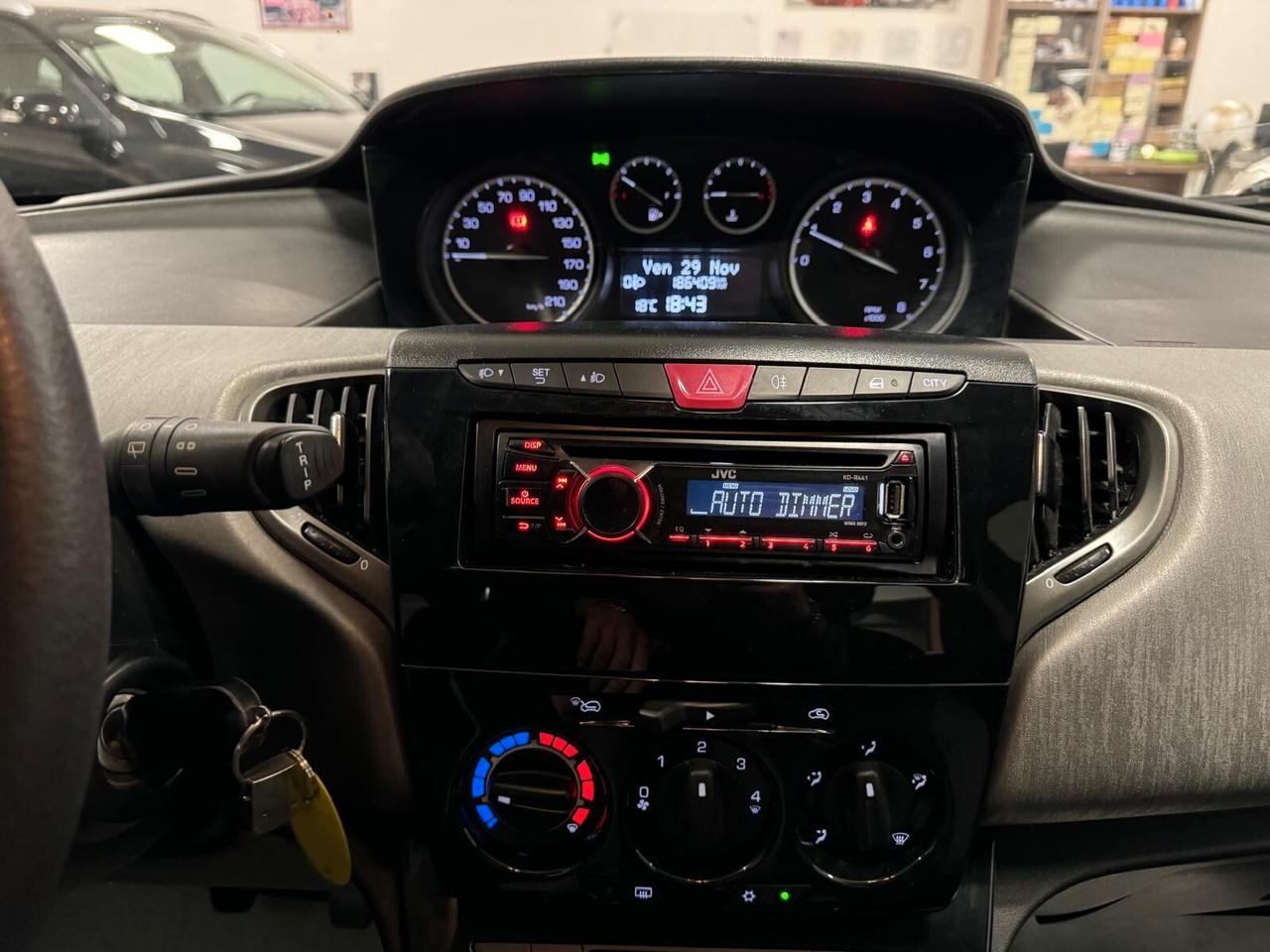 Lancia Ypsilon 1.2 BENZ NEOPATENTATI 2014