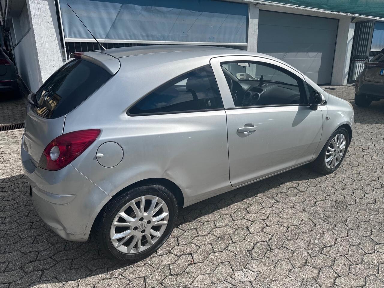 Opel Corsa 1.2 3 porte Club