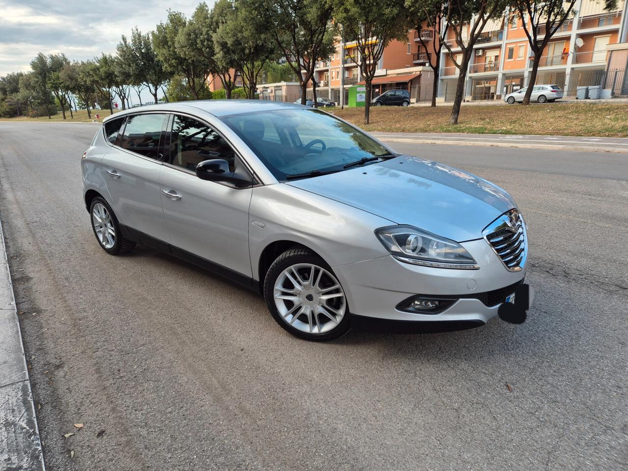 Lancia delta 1.6 multijet 120cv cambio automatico 2014