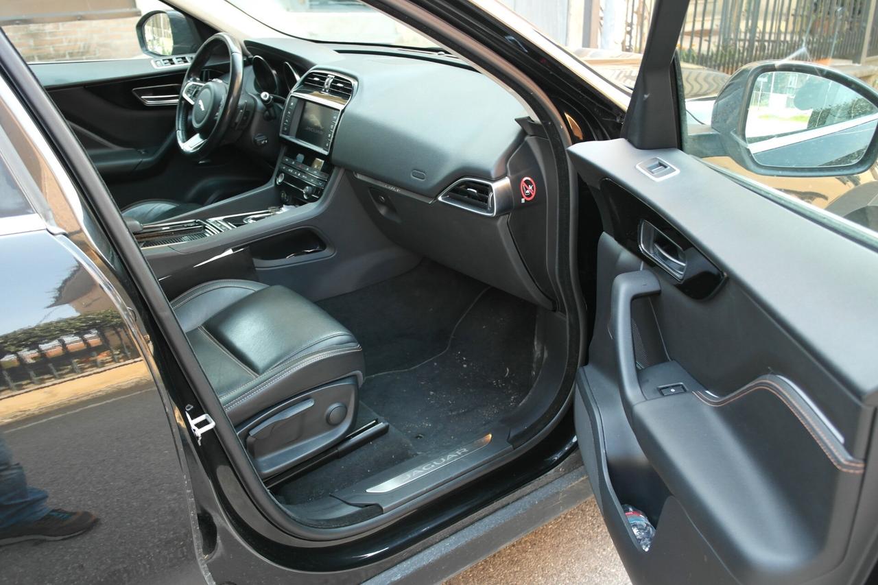 Jaguar F-Pace 3.0 D V6 300 CV AWD aut. Prestige