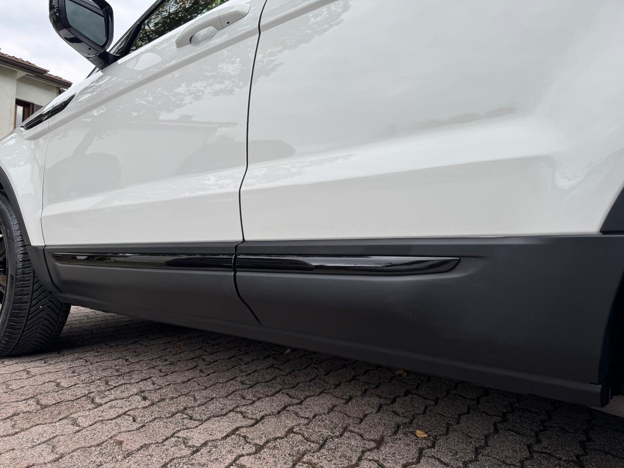 Land Rover Range Evoque 2.0 eD4 5p. SE Black Desing Pack