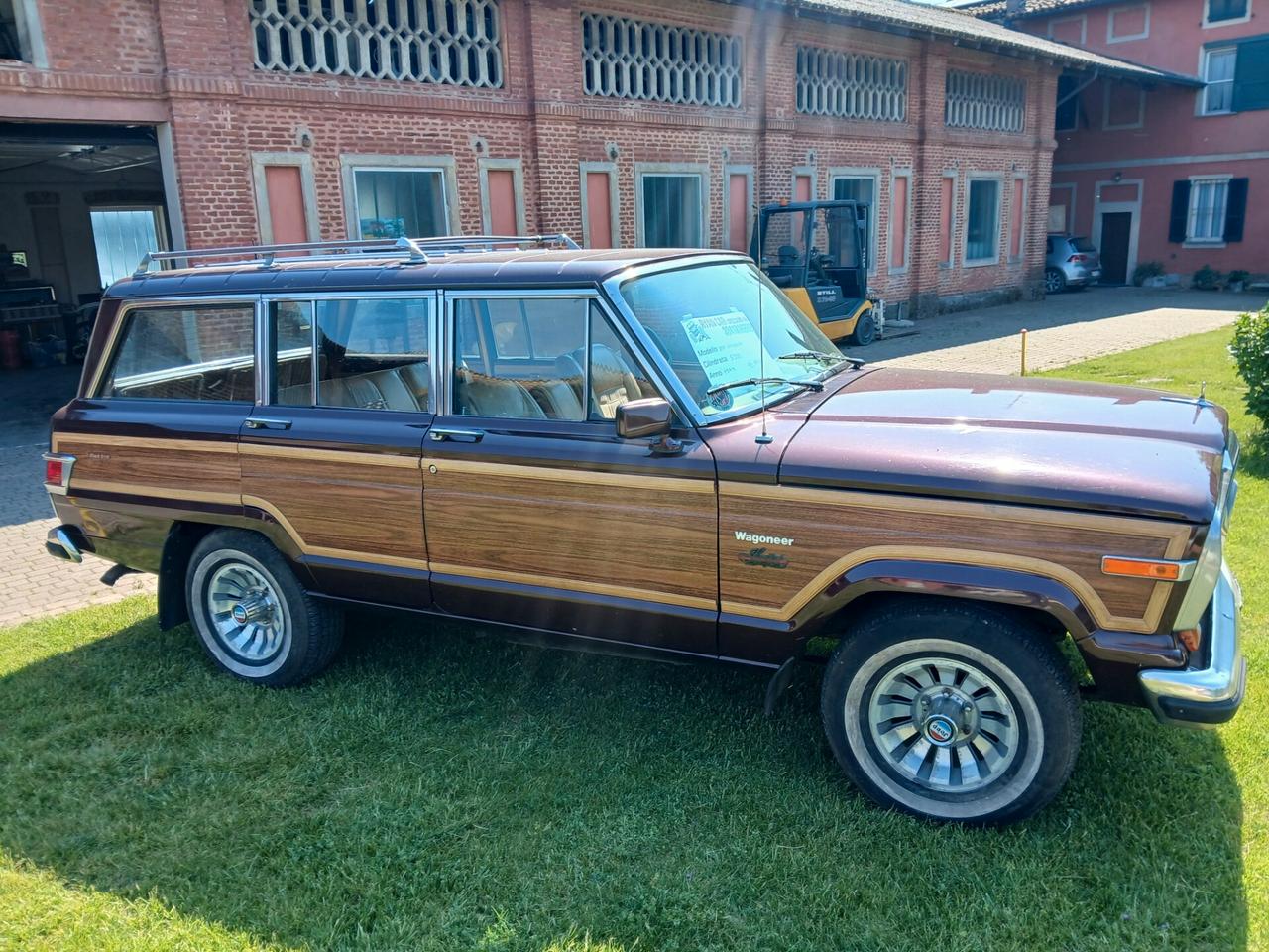 Jeep Wagoneer Limited 5.9 V8