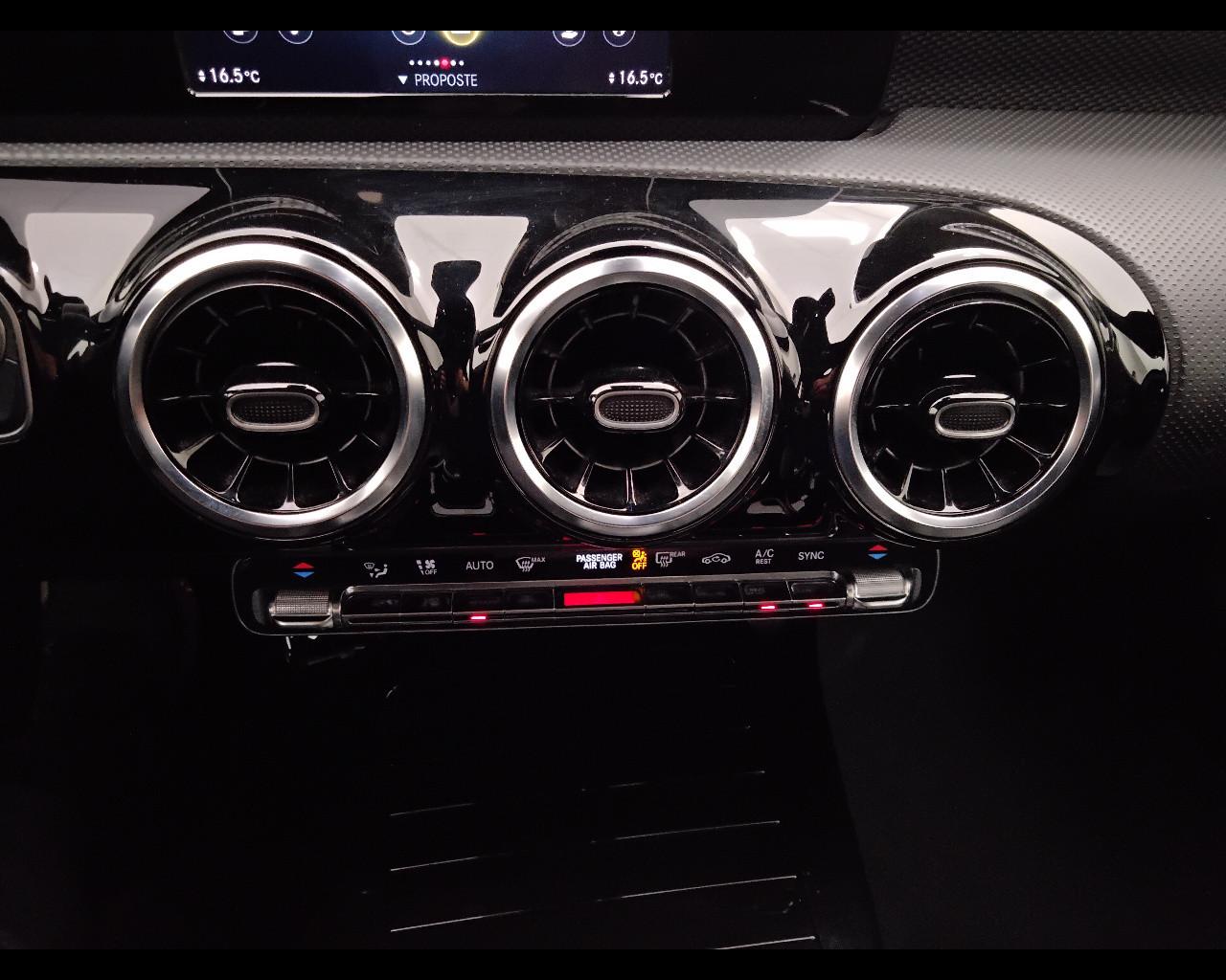 Mercedes-Benz Classe A - W177 2018 - A 180 d Sport auto
