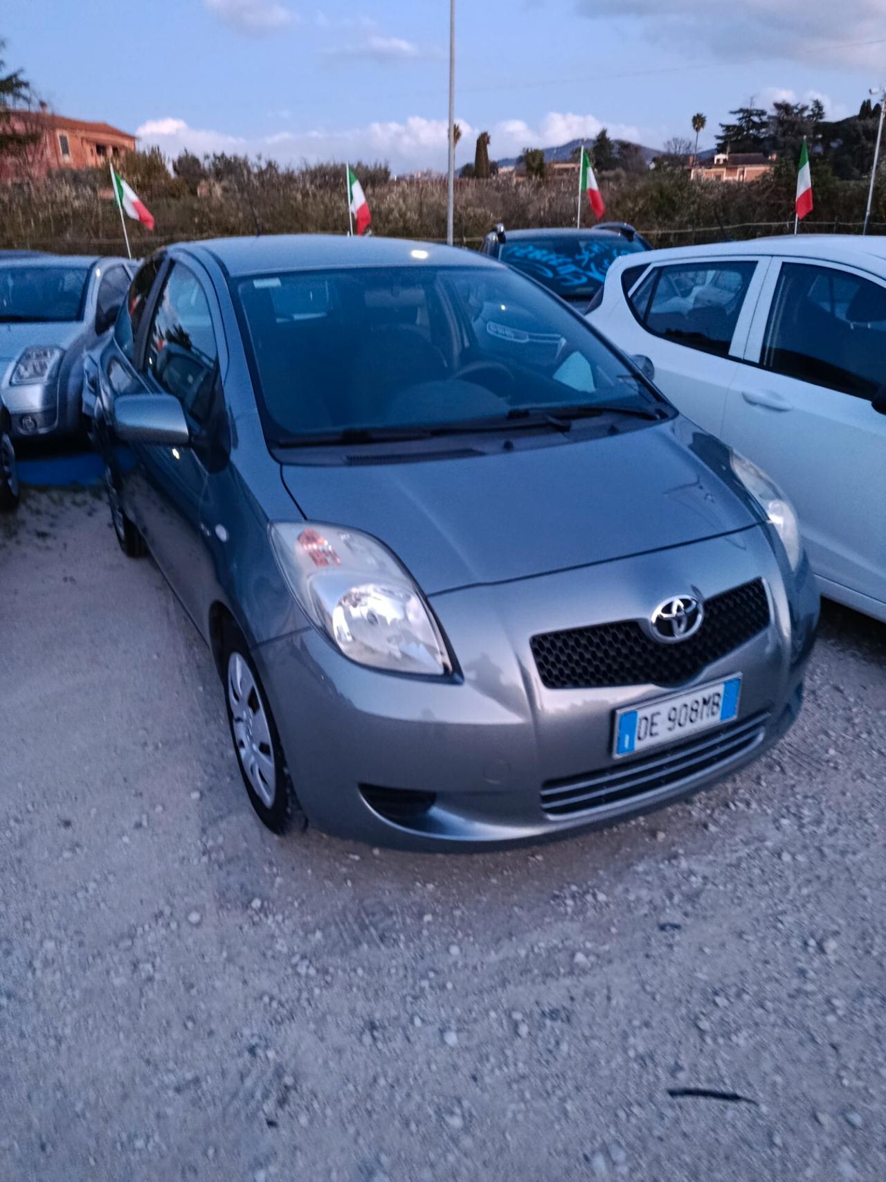 Toyota Yaris 1.0 3 porte Sol
